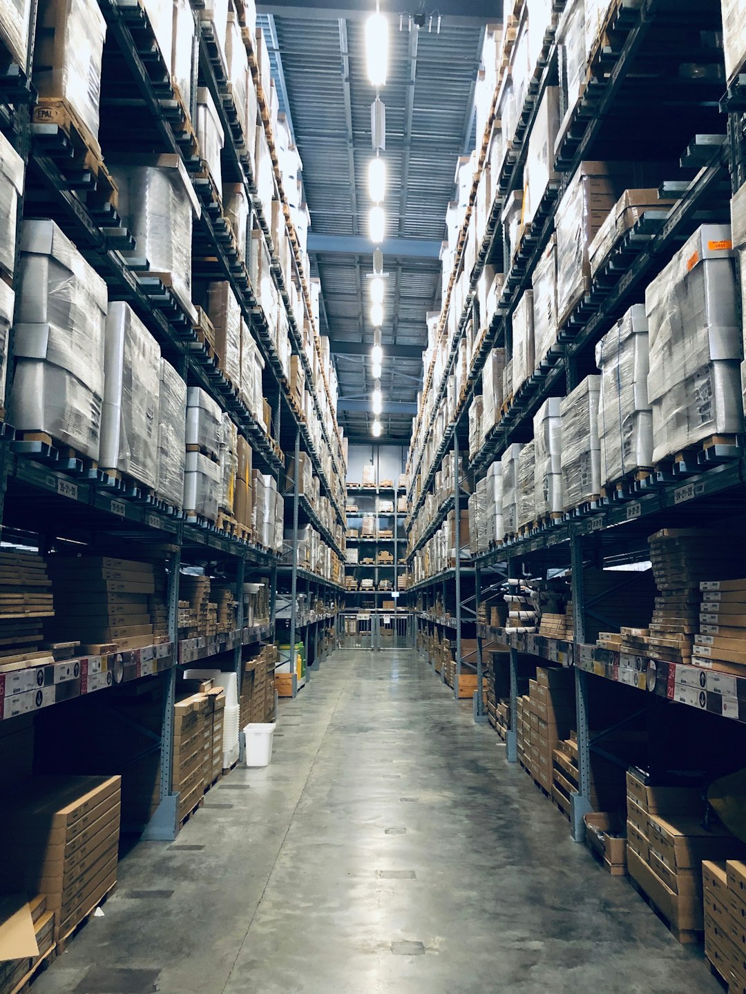 services-01 large-warhause-gk8x-xccdzg